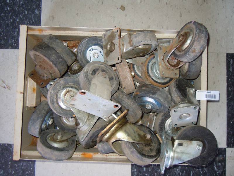 lot 444 image: Large lot of casters