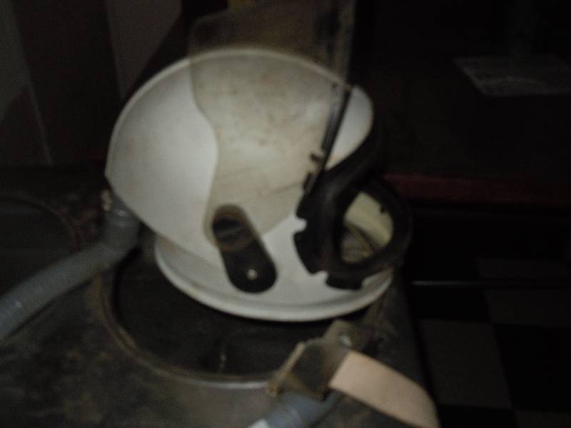 lot 2208 image: Sandblasting helmet with air hose