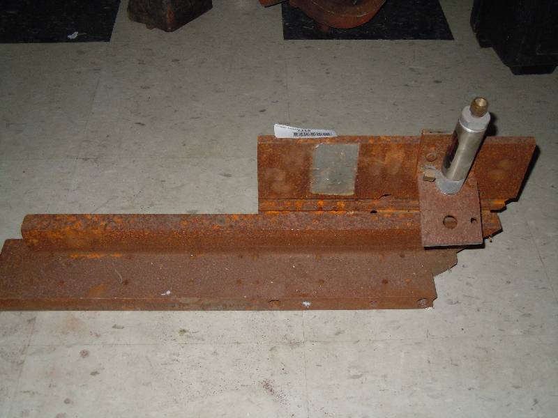 lot 2219 image: Machinist Part