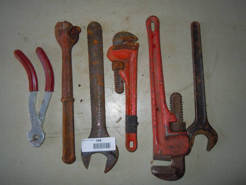 lot 344 image: Lot of Tools