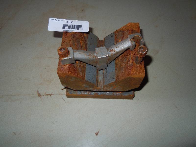 lot 352 image: Machinist Part
