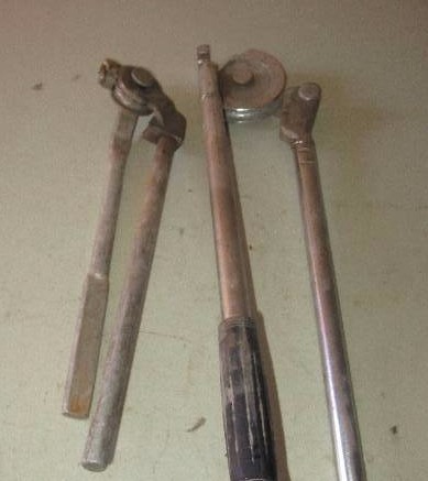 lot 2059 image: Lot of tubing benders