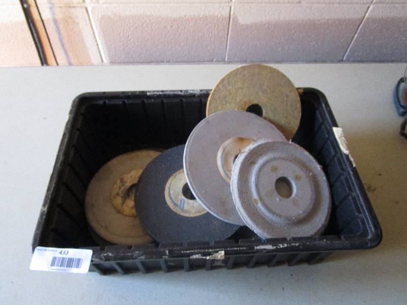 lot 433 image: Lot of Grinding Wheels
