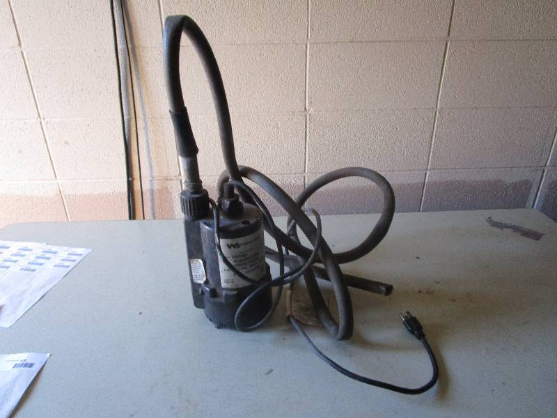 lot 431 image: Submersible utility pump