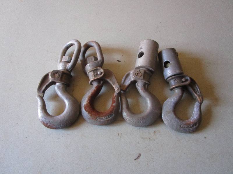 lot 423 image: Lot of Eye Hooks