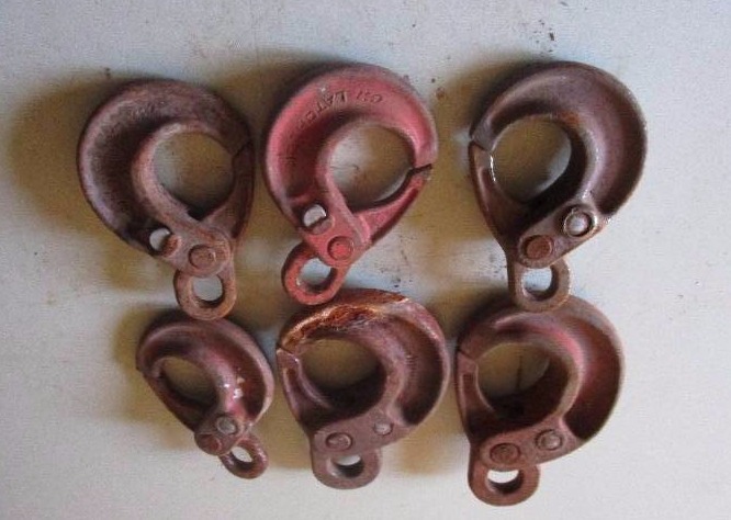 lot 422 image: Lot of Eye Hooks