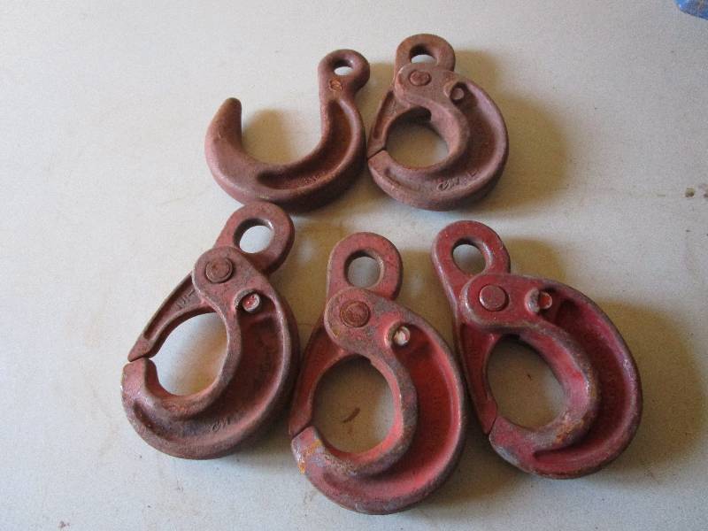 lot 421 image: Lot of Eye Hooks