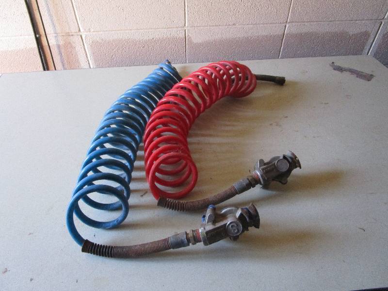 lot 410 image: Midland air hoses for Semi Trucks