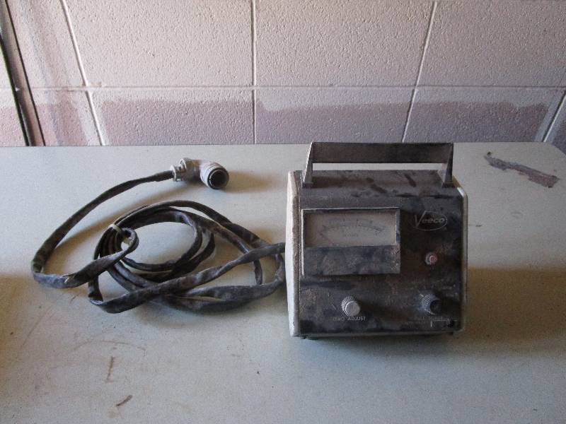 lot 394 image: Veeco vacuum meter