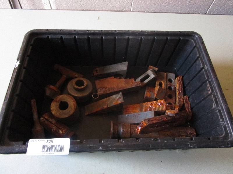 lot 379 image: Random Lot of Items