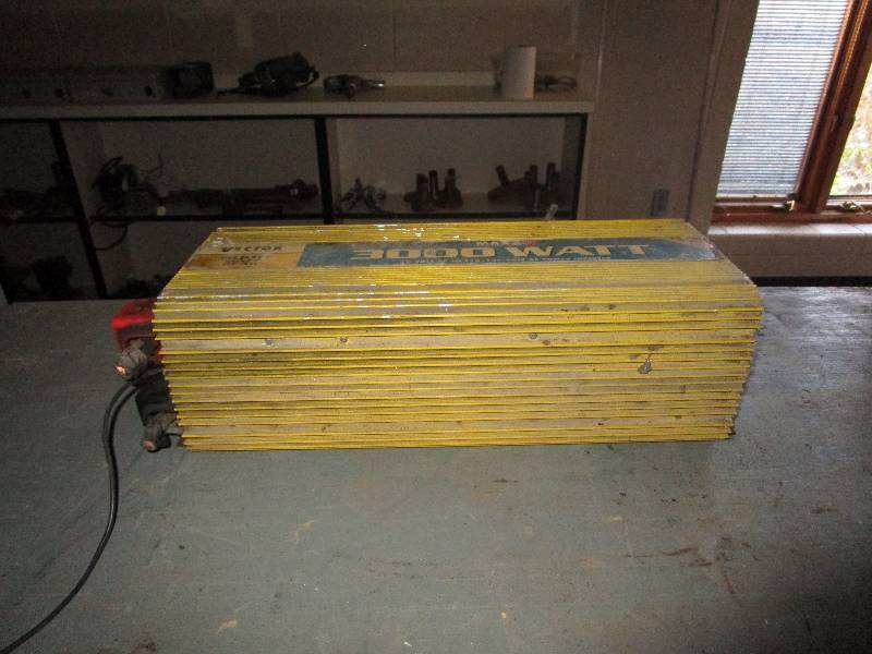 lot 324 image: 3000 watt inverter