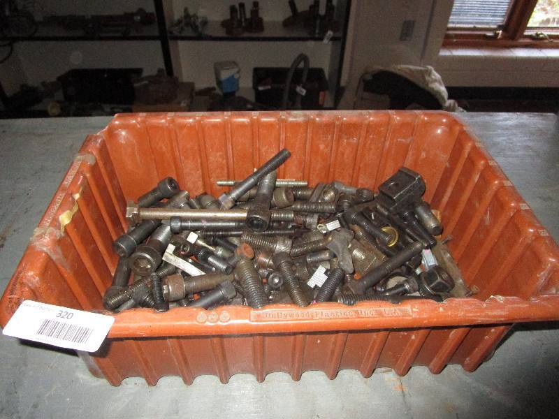 lot 320 image: Large lot of Bolts