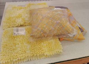 lot 49796 image: Yellow Bathroom Set