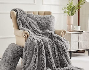 lot 49848 image: B Coma 3 Pieces Soft Faux Fur Throw Blanket Set, Size Unknown, Used