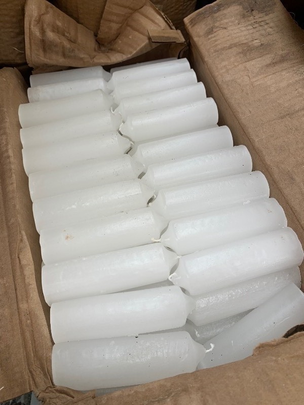 lot 142 image: 25lb Box of Candle Wax