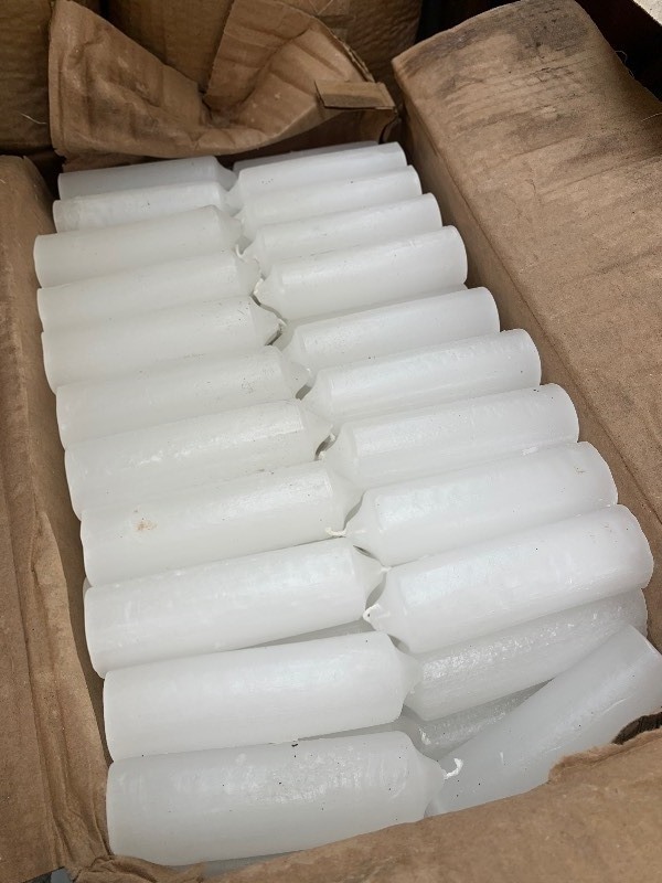 lot 143 image: 25lb Box of Candle Wax