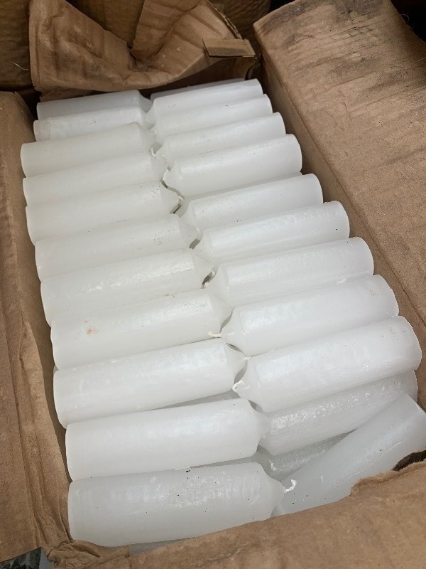 lot 144 image: 25lb Box of Candle Wax