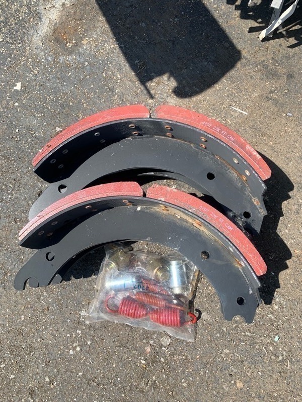 lot 215 image: 1 New Set of Heavy Duty Standard Grade Brake Shoe Kit