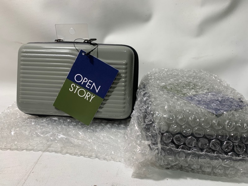 lot 282 image: 2 New Hardshell Travel Passport Case Protector 2.5x4x7