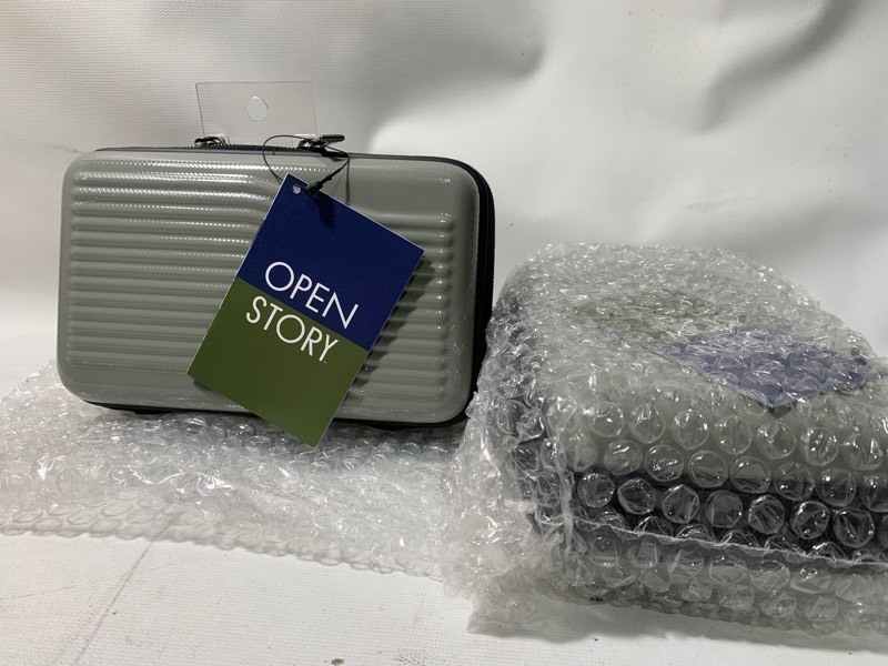 lot 283 image: 2 New Hardshell Travel Passport Case Protector 2.5x4x7