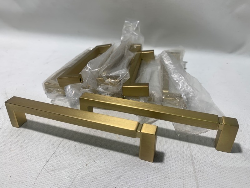 lot 289 image: 9pc Set of Gold Modern Clean Lined Brass Cabinet Handles 5.5