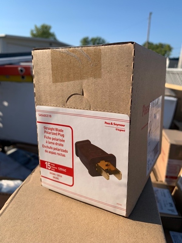 lot 73 image: New Box of 10 Brown Straight Blade Polarized Plugs