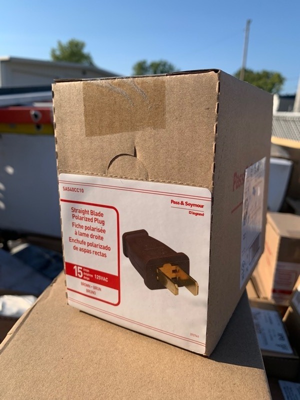 lot 74 image: New Box of 10 Brown Straight Blade Polarized Plugs