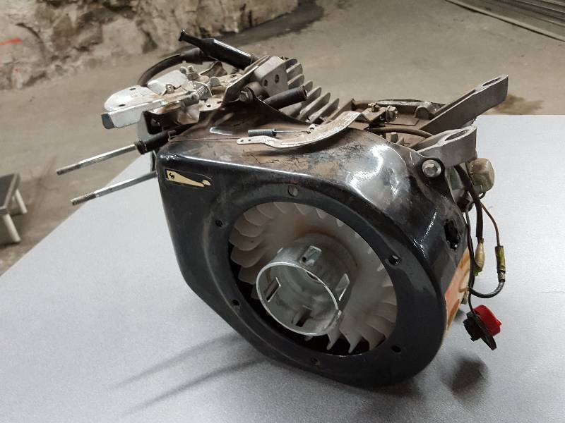 lot 2001 image: Lawn mower go cart or roto tiller engine in pieces.  Look it over real good,