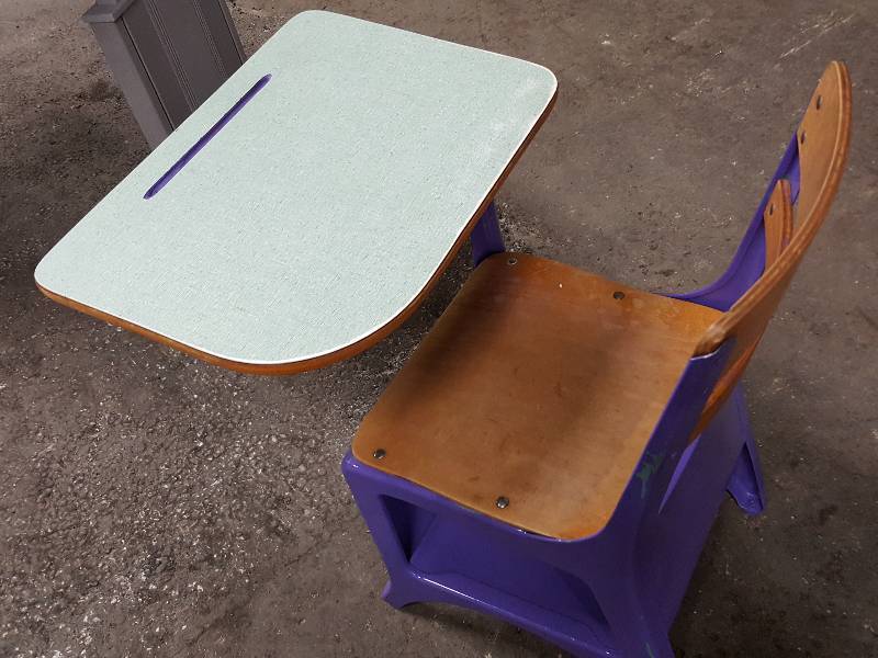 lot 2006 image: Really nice and original old school desk and chair set.  Weight limit of 