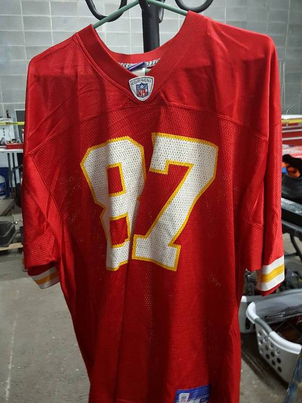 lot 2040 image: OK Collectors, this is the real deal Rebok NFL # 87 Kennison XL sized quality shirt