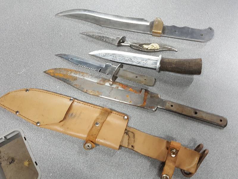 lot 2058 image: 5 assorted knifes with a sheath too.  Put a handle on a couple and start throwing or carving. Big one is about 14-15 overall length