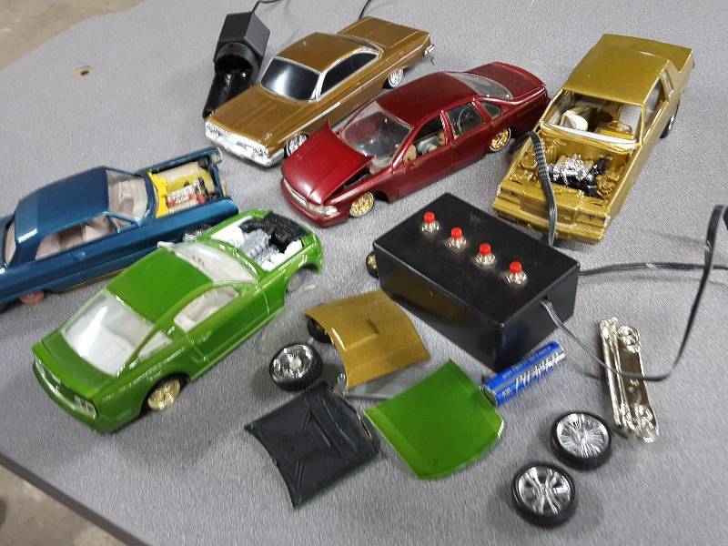 lot 2062 image: 5 individual Remote Hopper cars and a few broken pieces too.  Maybe you can add these pieces
