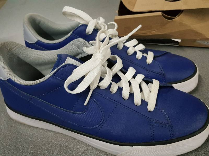 lot 2065 image: Pair Nike Sweet Classic Blue leather size 9-12 cool shoes not much wear on these