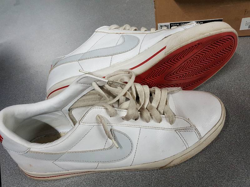 lot 2066 image: Pair Nike White Total Griffey Max 99 leather size 9 cool shoes