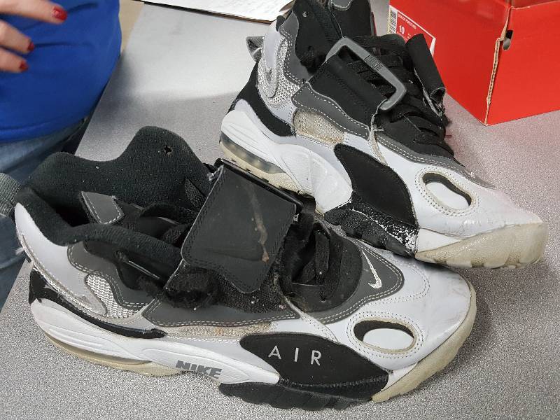 lot 2067 image: Pair Nike Son of Force leather size 10 cool shoes