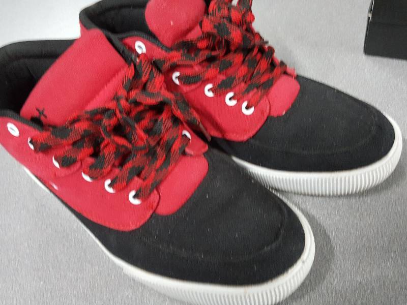lot 2068 image: Pair Rocowear Roc The Boat Red and Black size 9-12 cool shoes