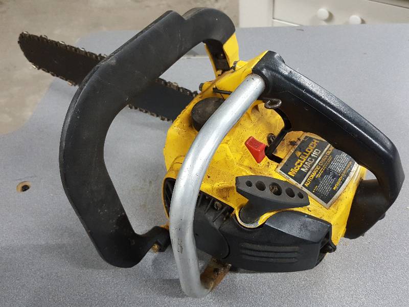 lot 2075 image: Good compression and ready to go to work is this McCulloch MAC 110 chain saw