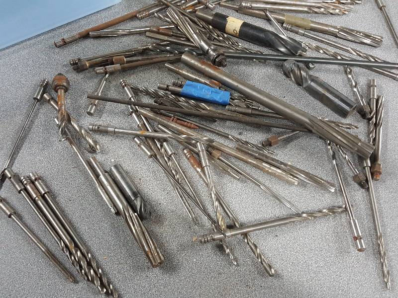 lot 2076 image: Nice assortment of special machinist HSS drill bits and reamers too
