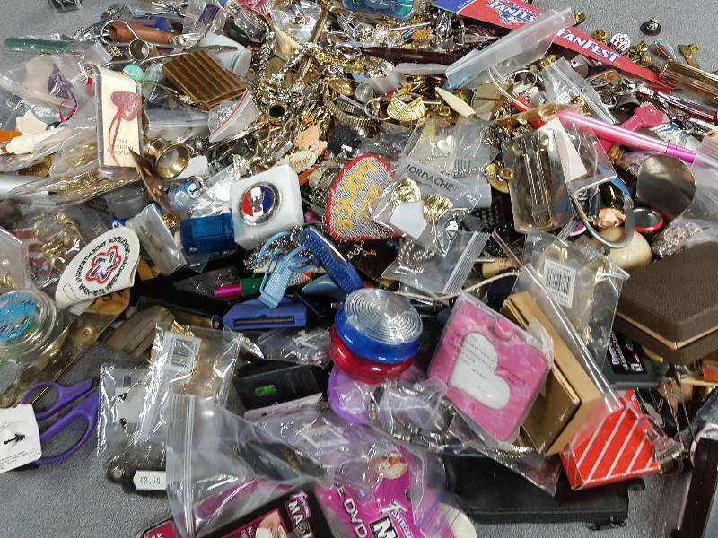 lot 2080 image: So much neat little pieces all in one big tote.  If you have booth or show case at the antique mall or do flea markets