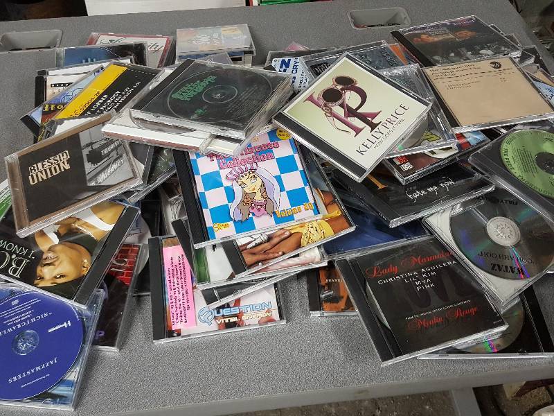 lot 2085 image: Just imagine getting a $$$$ dollar a piece in your flea market boot. Youll make some bucks with this big tote of CDs.