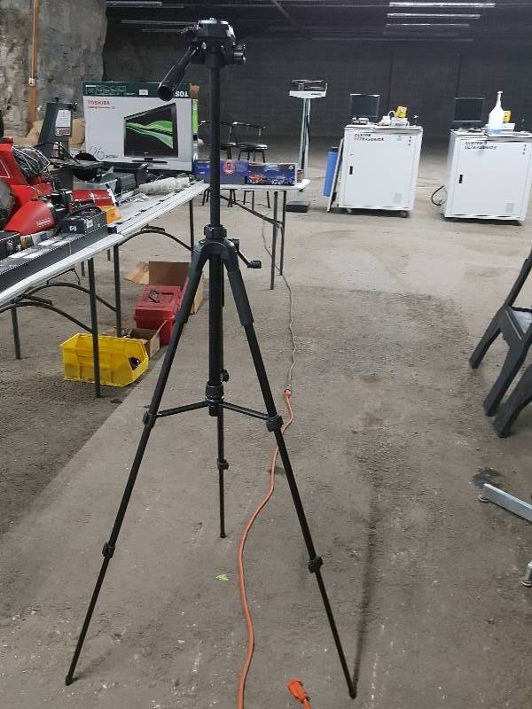 lot 2096 image: Camera Tri Pod adjustable in height with storage case included