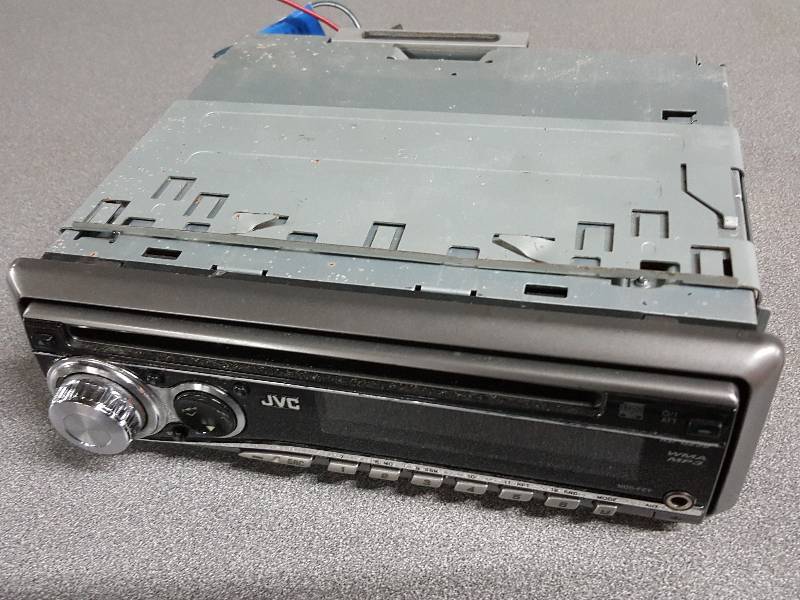 lot 2103 image: Working great when it was stolen a few years ago (just teasing) JVC KD-6230.