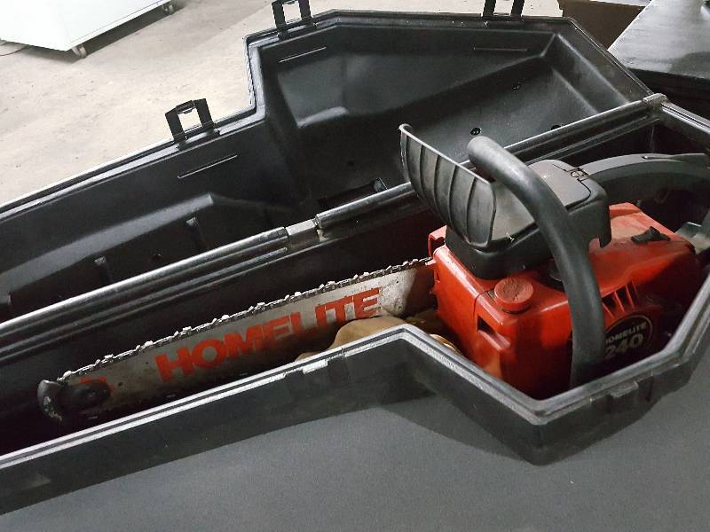 lot 2108 image: Homelite model 240 chain saw with good compression and storage case