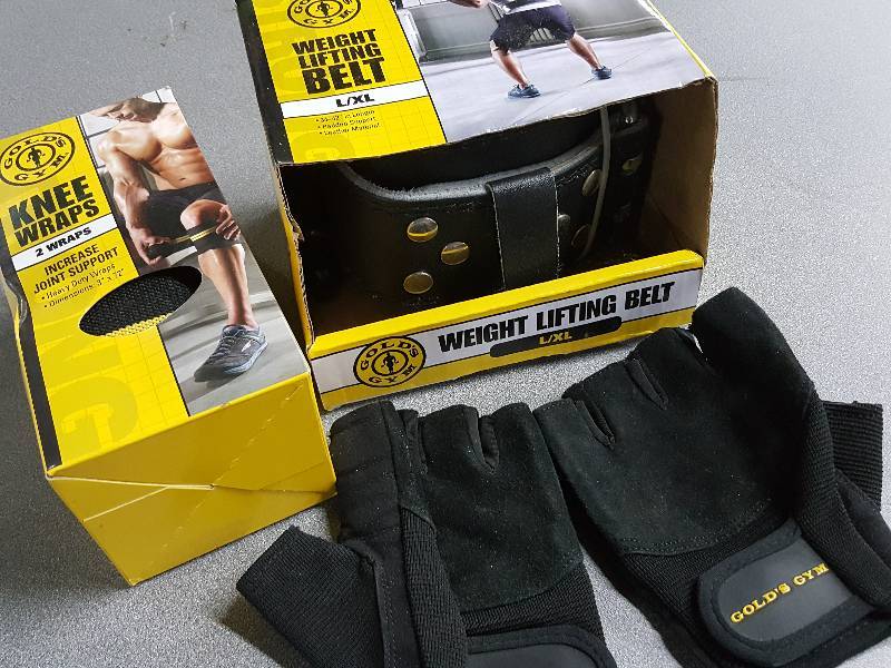 lot 2118 image: Right from Golds Gym is this set of improvements for your body this New Year.  Knee wraps, weight lifting belt