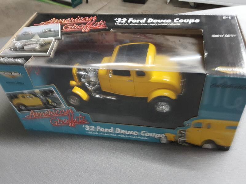 lot 2131 image: Ertl Collectables 1-18th scale 1932 Ford American Graffitti hot rod