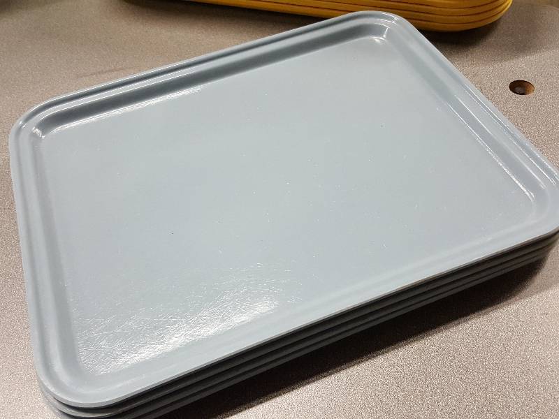 lot 2159 image: Big quantity (17 total assorted colors) Commercial quality restaurant Carlisle Buchecker serving trays
