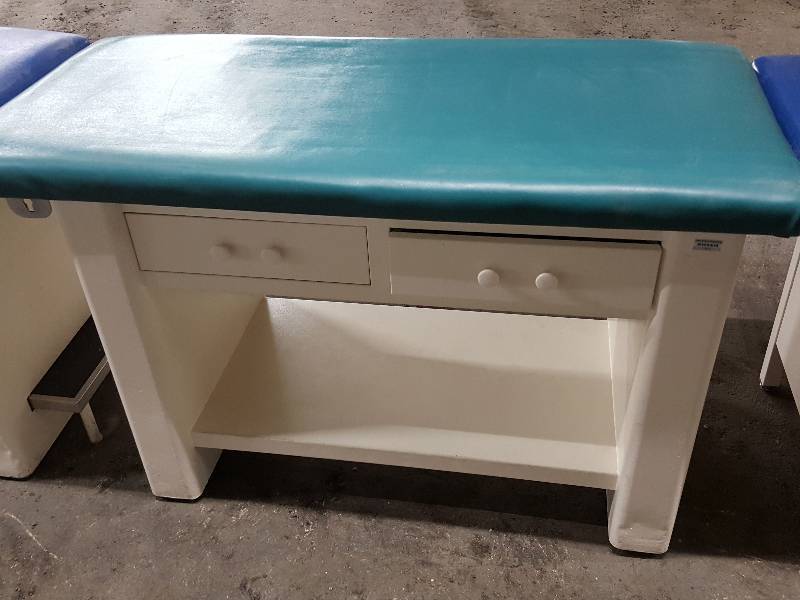 lot 2168 image: Green vinyl padded top doctors examination or what ever you feel like doing 54 X 24 X 33 tall long table