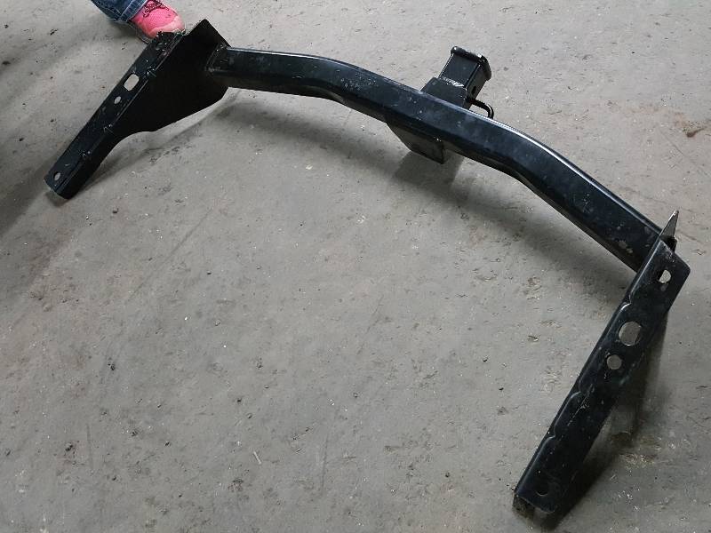 lot 2175 image: New take off Class III receiver trailer hitch with 43 mounting flange