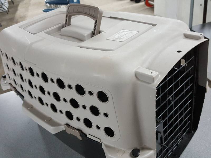 lot 2177 image: Good shape is this Pet Champion plastic carrier.  One slide latch is missing as show in the photos