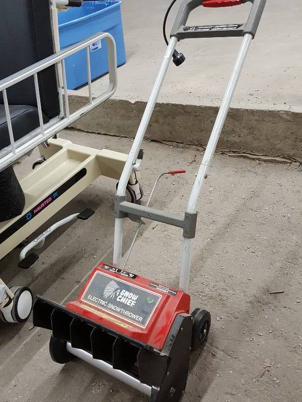 lot 2190 image: Small but powerful is this Snow Chief electric snow thrower.  Powers up real strong